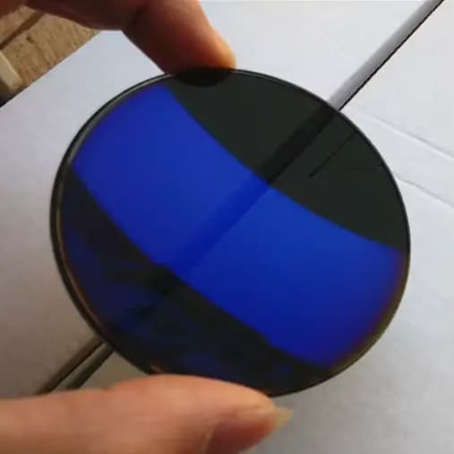 Lunettes de soleil en verre minéral, verres gris AR, revêtement bleu, courbe de Base 6 EXIA OPTICAL 
