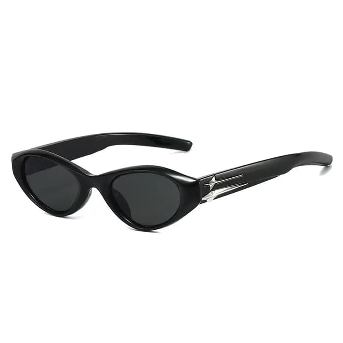 Lunettes de soleil œil de chat noires rétro tendance (détail étoile argentée) – ambiance INS de luxe