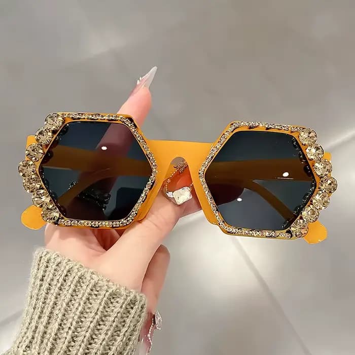 Lunettes de soleil blanches à monture hexagonale ornées de strass scintillants, verres violets dégra
