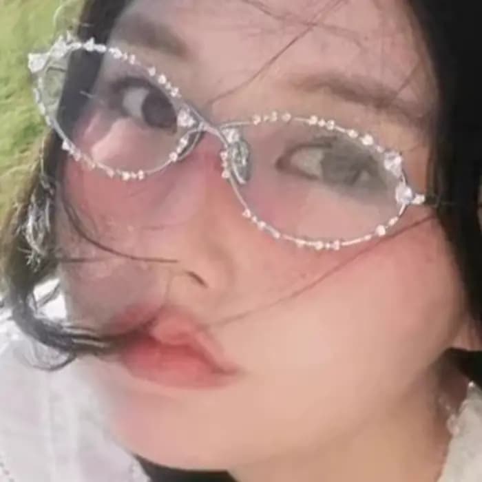 Y2K – lunettes ovales avec strass brillants