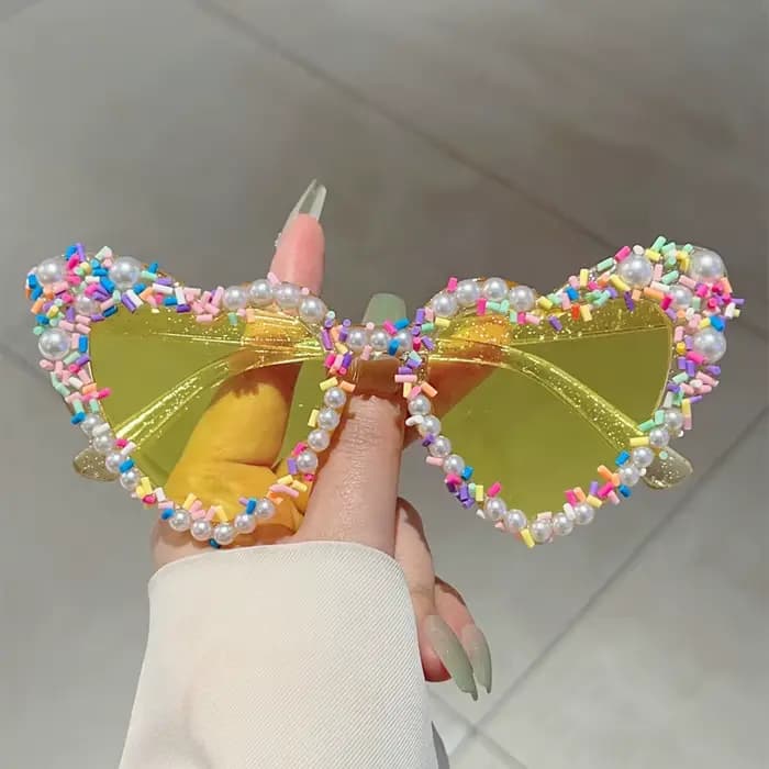 Lunettes de soleil en forme de cœur avec perles et saupoudrer