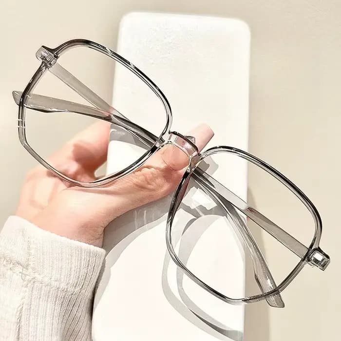 Lunettes à bords rectangulaires noires élégantes
