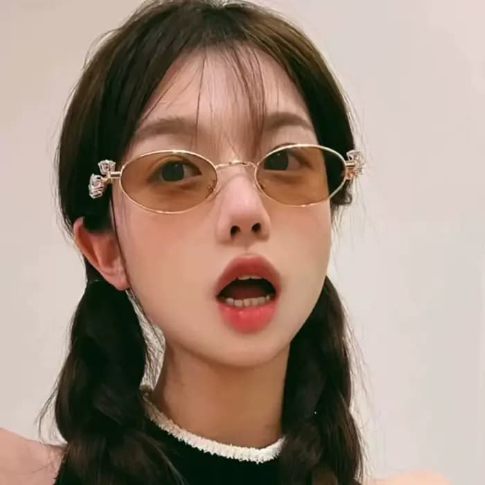 Lunettes de soleil ovales tendance avec strass