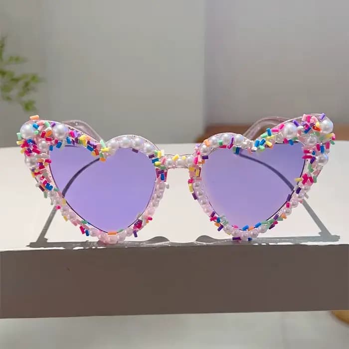Lunettes de soleil en forme de cœur avec perles et saupoudrer