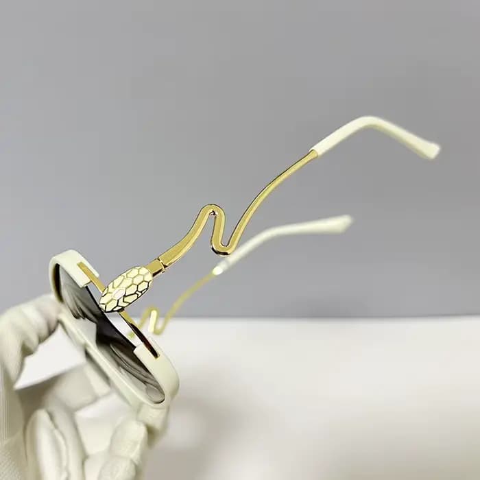Nouvelle mode femmes lunettes de soleil caractéristiques décontractées mystérieux Cobra grand cadre