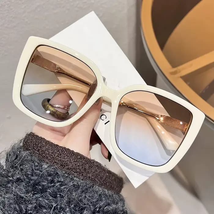 Nouvelles Lunettes de Soleil Femme 2026 Tendance Rétro Polyvalentes en Dentelle Colorées de Haute Qualité Monture Large Carrée