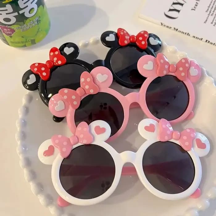 Nouveaux enfants mignon dessin animé UV400 lunettes de soleil garçons filles couleurs en plein air