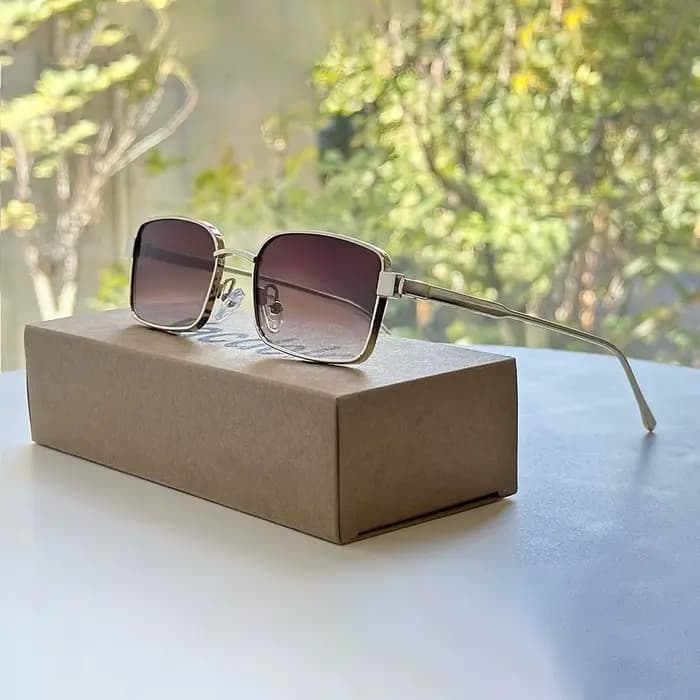 Lunettes de soleil carrées de styliste