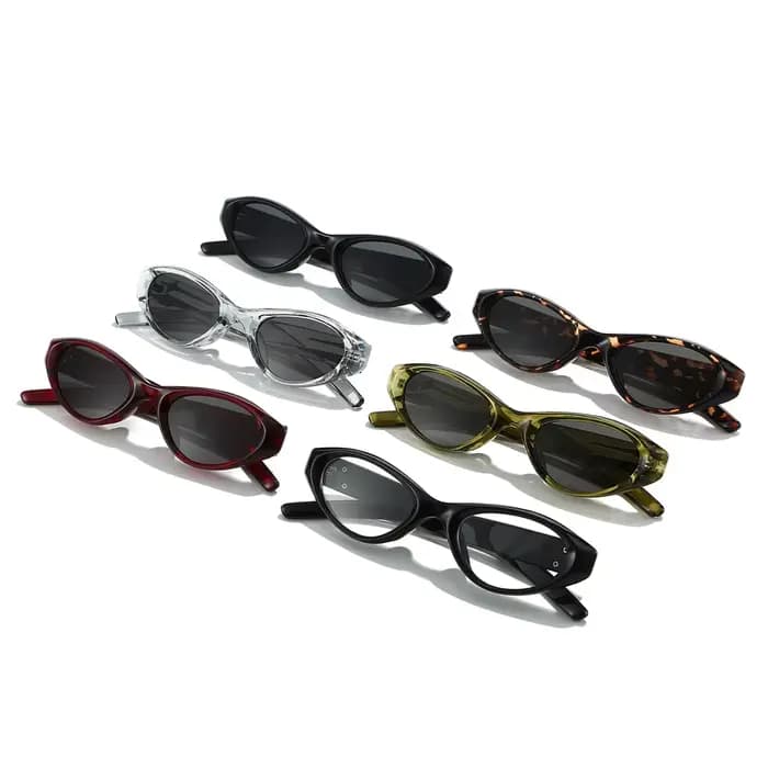 Lunettes de soleil œil de chat noires rétro tendance (détail étoile argentée) – ambiance INS de luxe