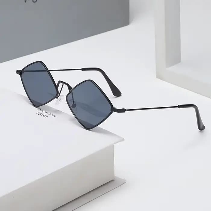 Lunettes de soleil rétro en forme de diamant