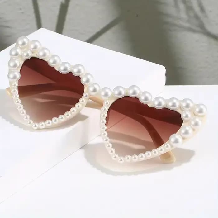 Lunettes de soleil à grande monture en forme de cœur pour femmes