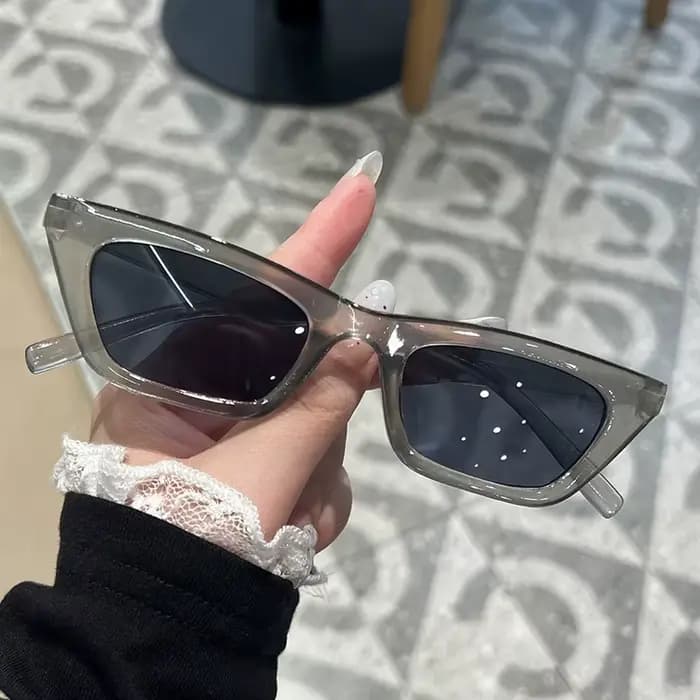Lunettes de soleil en forme d'oeil de chat