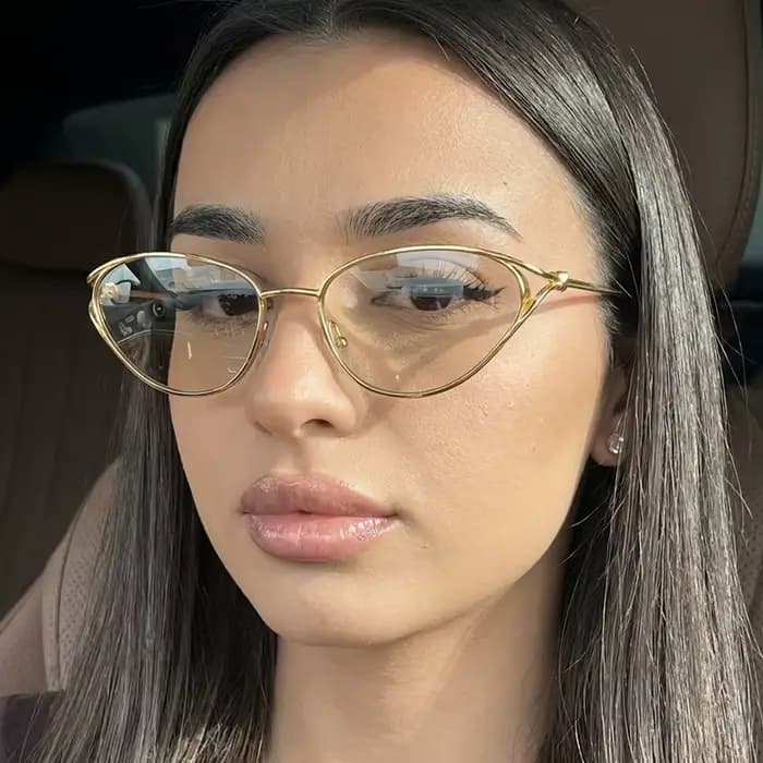Lunettes de soleil œil-de-chat tendance pour femme avec petite monture métallique