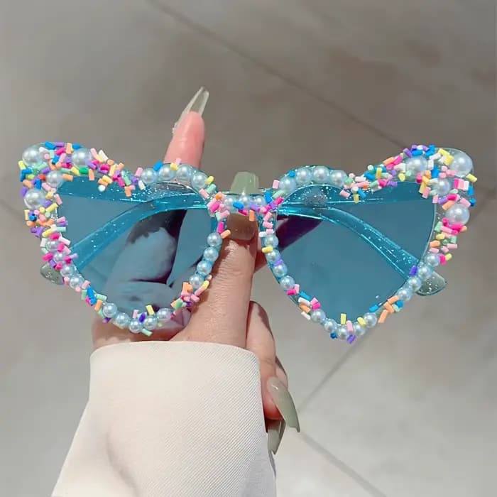 Lunettes de soleil en forme de cœur avec perles et saupoudrer