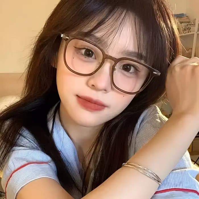 1 paire de lunettes carrées vintage marron