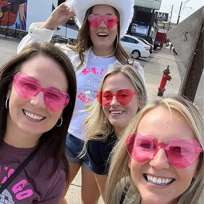 20 paires de lunettes de soleil en forme de cœur pour femmes
