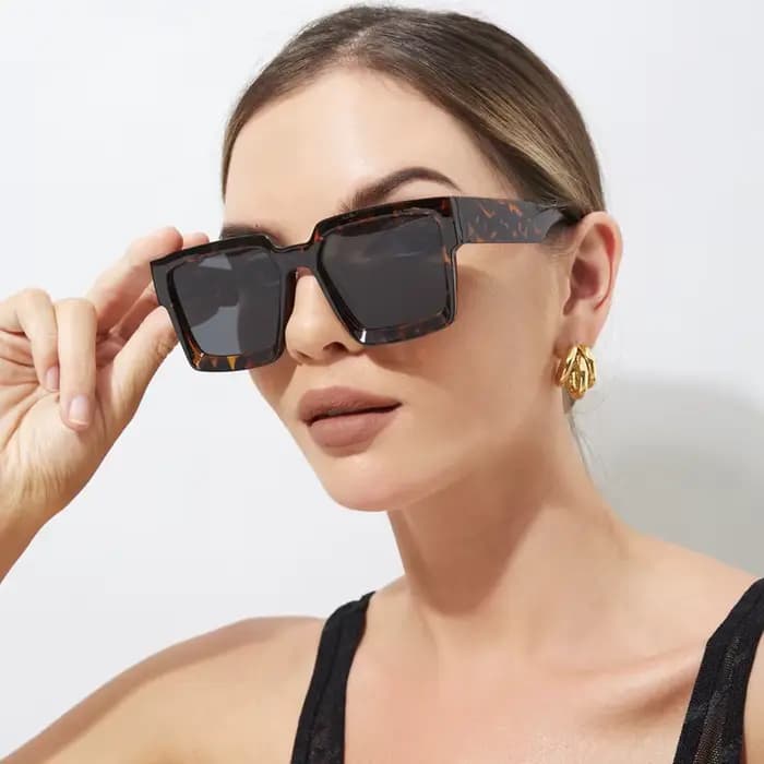 Mode Vintage carré lunettes de soleil hommes femmes rétro marque noir