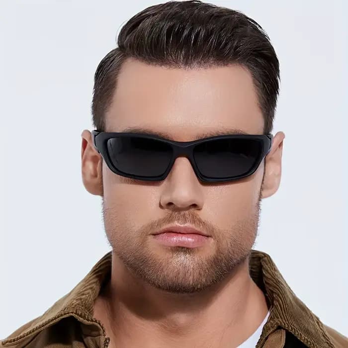 Une paire de lunettes de sport d'extérieur adaptées à la randonnée