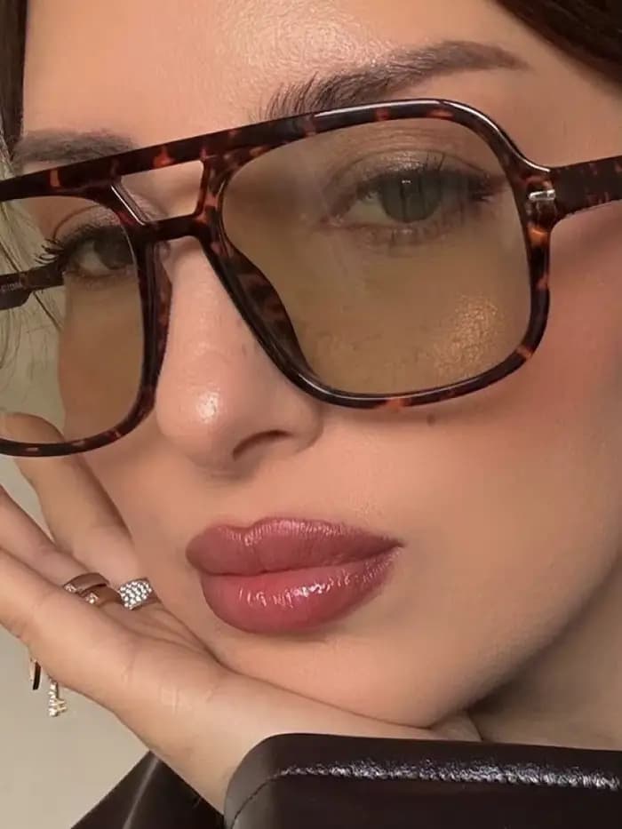 Lunettes de soleil carrées à double barre et rivets pour femme
