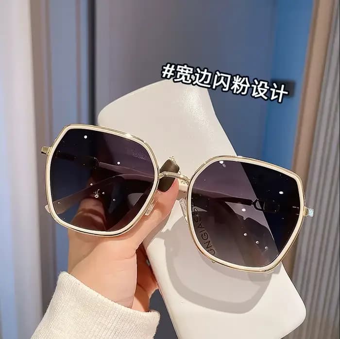 Lunettes de soleil de luxe à monture blanche pour femmes