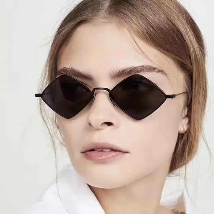 Lunettes de soleil rétro en forme de diamant