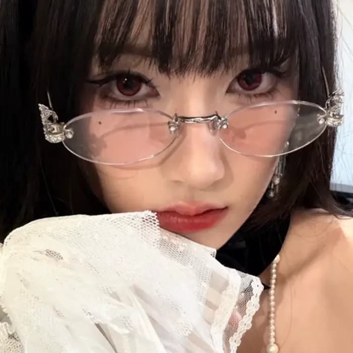 Lunettes sans monture incrustées d'or