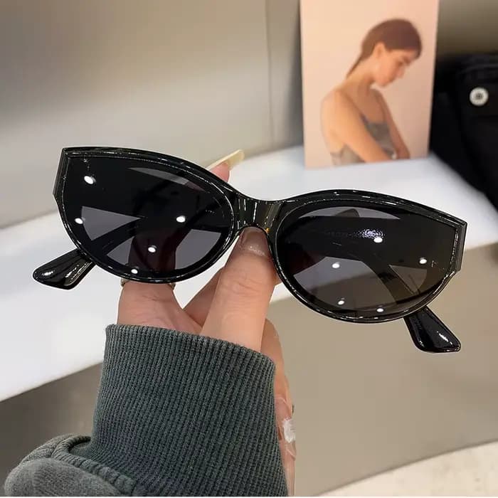 Lunettes de soleil à monture narrétro pour femmes
