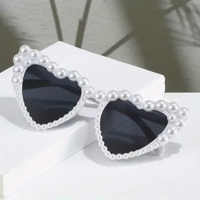 Lunettes de soleil à grande monture en forme de cœur pour femmes, avec perles incrustées d'amour, à