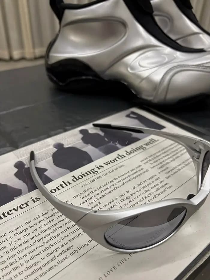 Lunettes de style avant-gardiste Y2K argentées pour la randonnée, le sport sur neige, la technologie