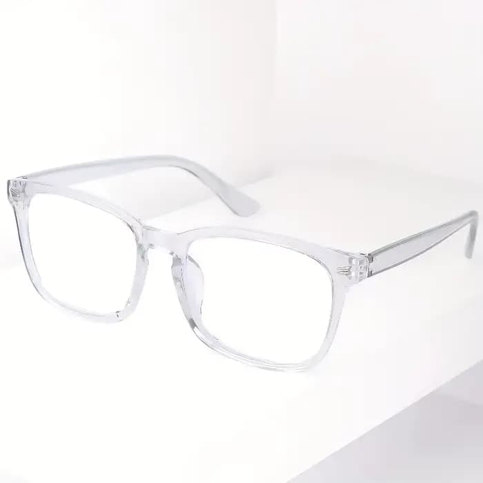 Une paire de lunettes à la mode pour femmes, adaptées aux vacances quotidiennes, vêtements et access