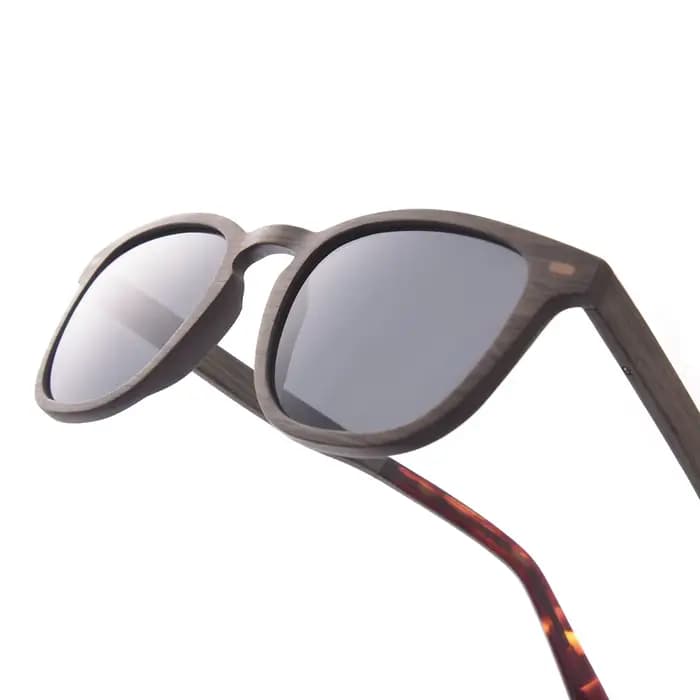 Lunettes de soleil tendance en bois de noyer pour femmes et hommes