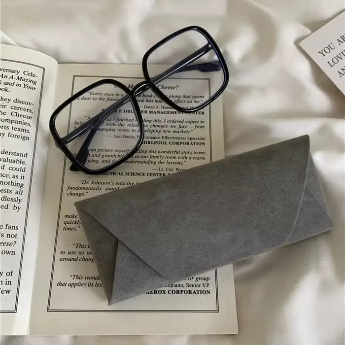 Z. Pochette souple portable pour lunettes
