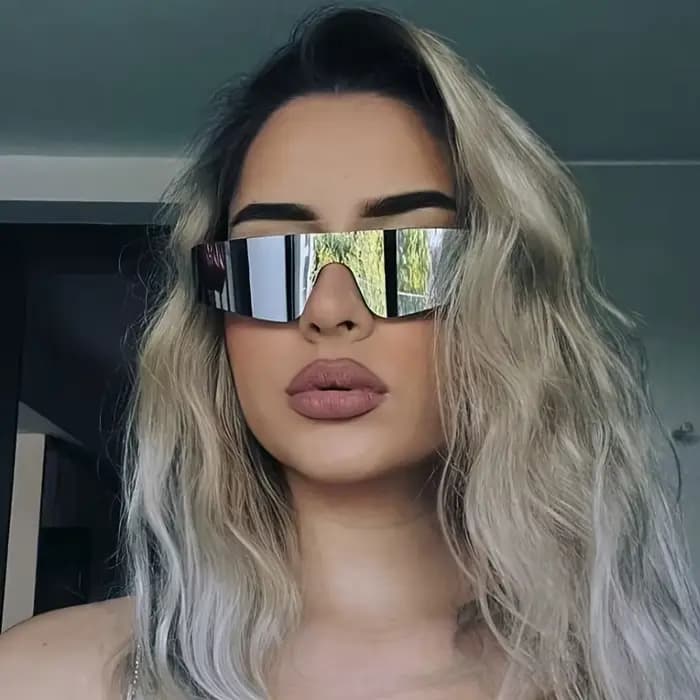 Lunettes de sport punk à la mode avec un style technique et épicé
