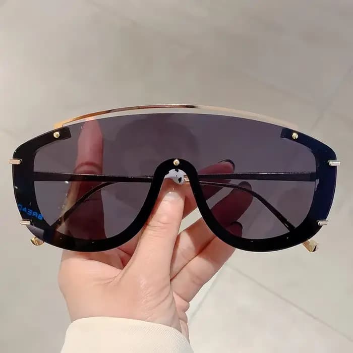Lunettes de soleil tendance léopard pour femme
