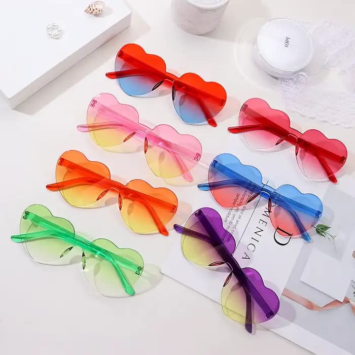 Lunettes de soleil colorées en forme de cœur