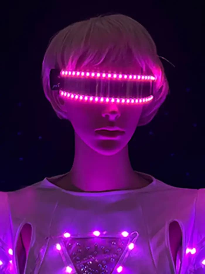 Lunettes de soleil cyberpunk futuristes
