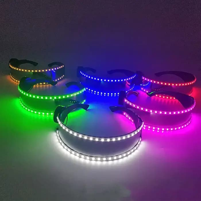 Lunettes de soleil cyberpunk futuristes