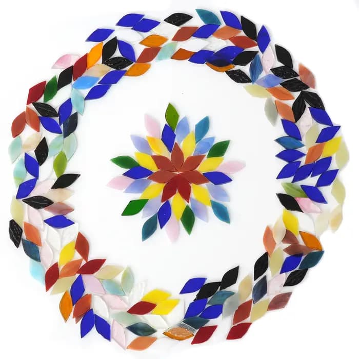 100 pièces de verre coloré en forme de feuille et de pétale, briques de verre colorées découpées à la main, utilisées pour les travaux manuels, fournitures d'art en mosaïque