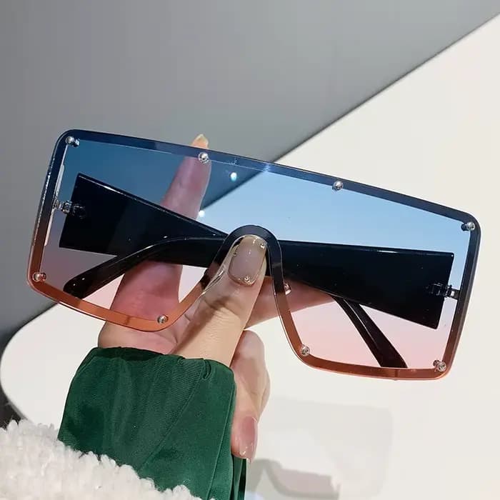 Lunettes de soleil futuristes à grande monture