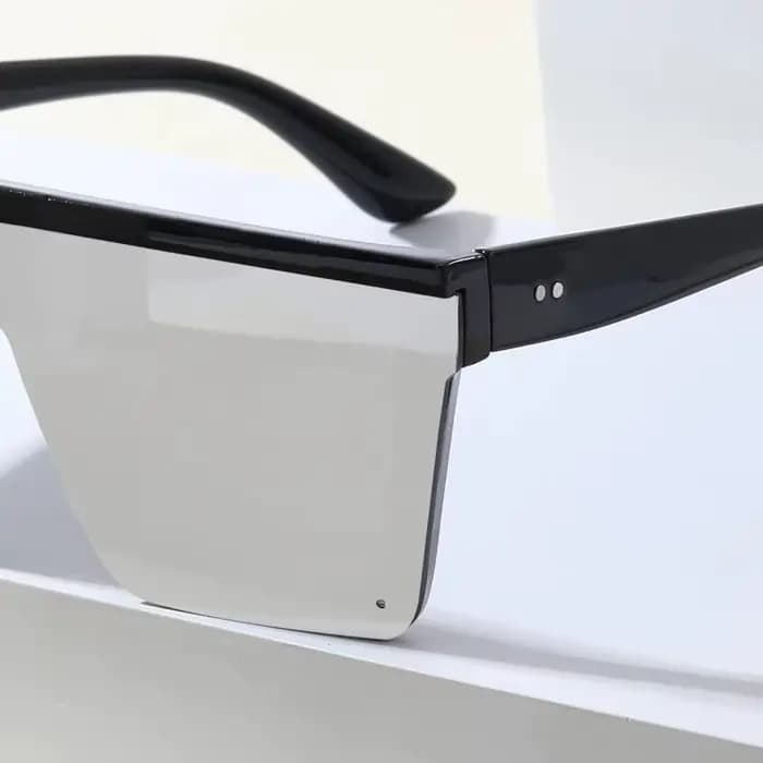 Lunettes de soleil une pièce à grande monture