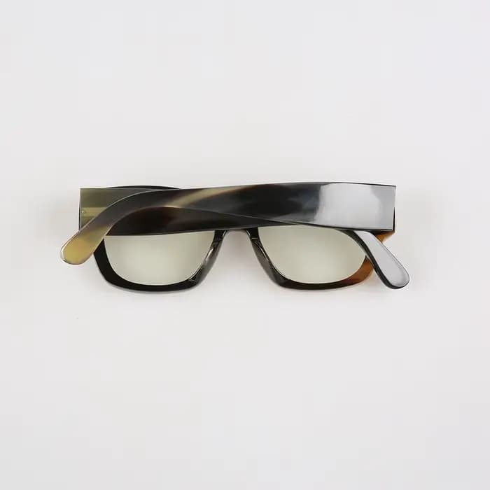Lunettes de soleil carrées faites à la main en corne de buffle