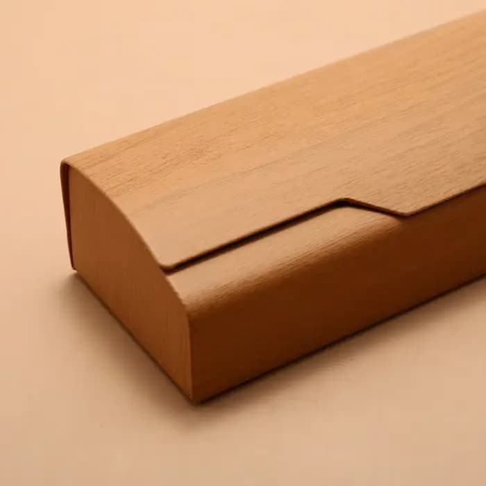 L'étui à lunettes à clapet de style grain de bois peut être équipé d'un étui