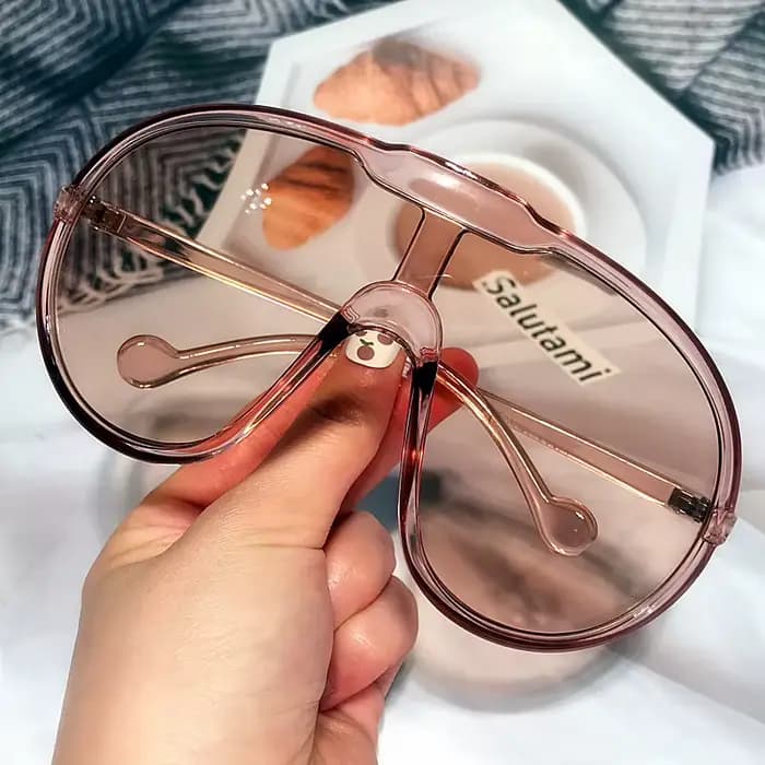 Lunettes de soleil surdimensionnées