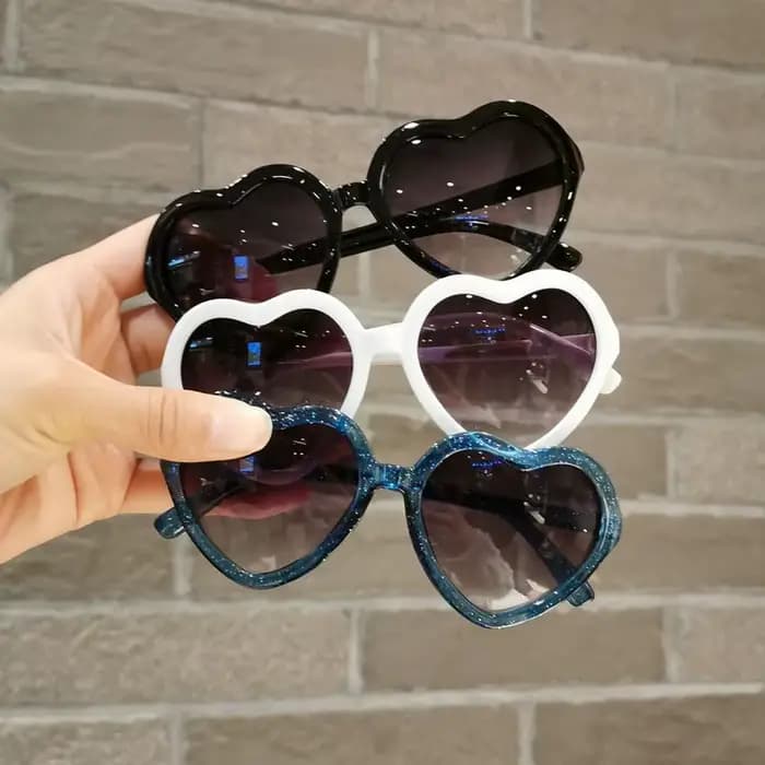 Nouvelles lunettes de soleil fantaisie en forme de cœur avec cristaux scintillants pour filles