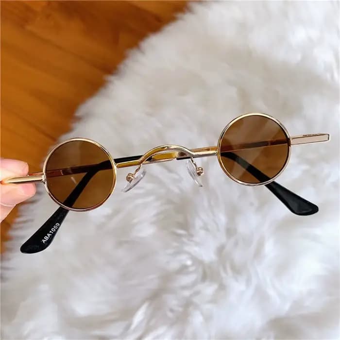 Petites lunettes de soleil rondes à monture ultra en métal
