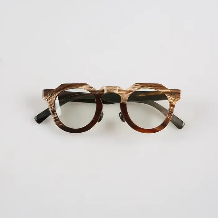 Lunettes de soleil en corne laminée à différentes couches