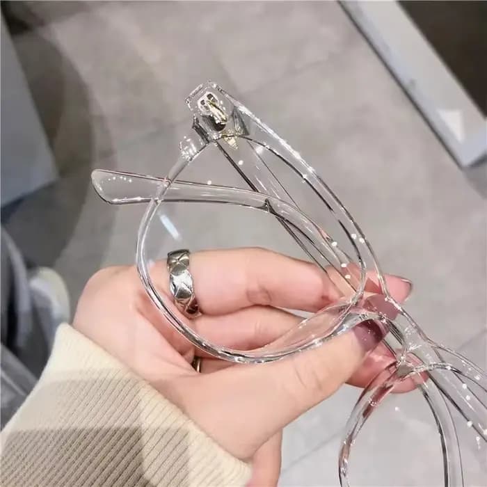 Lunettes à monture ronde à la mode avec verres transparents