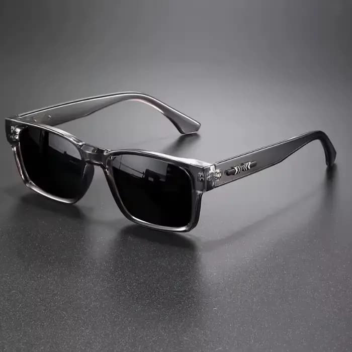 Une paire de lunettes tendance à monture rectangulaire avec branches élégantes
