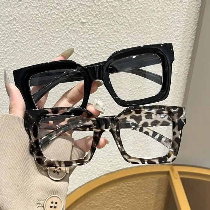 Lunettes rectangulaires à grande monture