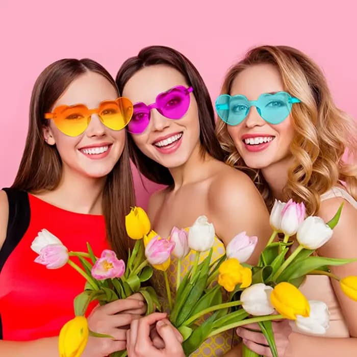 Lunettes de soleil colorées en forme de cœur
